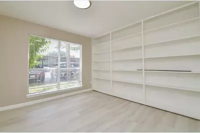 1950 Spenwick Drive #302, Houston, TX 77055 - Photo 9