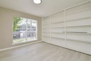 1950 Spenwick Dr, Houston, TX 77055 - Photo 9