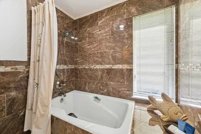 2414 Baycrest Drive, Houston, TX 77058 - Photo 33