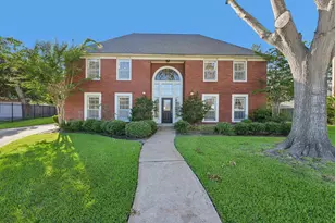 15 Sterling St, Sugar Land, TX 77479 - Photo 1