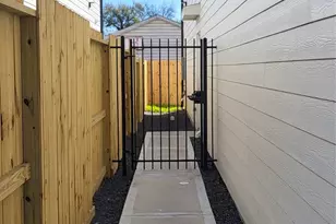 1033 North Ln Ln, Houston, TX 77088 - Photo 3