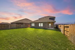 1907 Stargazer Ln, Angleton, TX 77515 - Photo 27