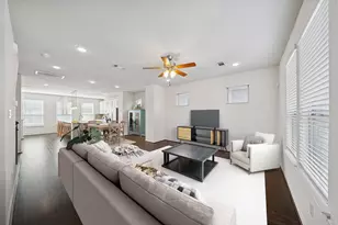 8604 Hollyoaks Creek Ln, Houston, TX 77063 - Photo 3