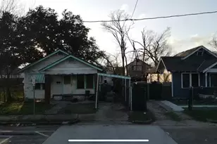 2305 Elysian St, Houston, TX 77026 - Photo 1