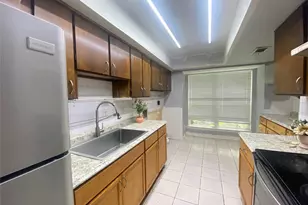 7913 Grove Ridge Dr, Houston, TX 77061 - Photo 9