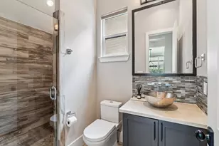 815 E 27th St, Houston, TX 77009 - Photo 17