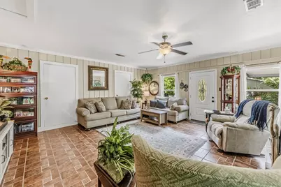 2202 Easley Circle, Huntsville, TX 77320 - Photo 5