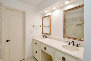 44 Bayou Pointe Dr, Houston, TX 77063 - Photo 29