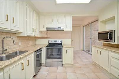 44 Bayou Pointe Drive, Houston, TX 77063 - Photo 21