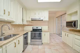 44 Bayou Pointe Dr, Houston, TX 77063 - Photo 21