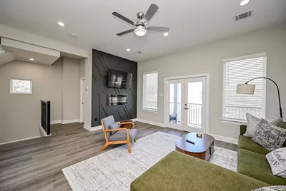 4748 Mallow Street E, Houston, TX 77033 - Photo 7