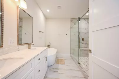 4748 Mallow Street E, Houston, TX 77033 - Photo 13