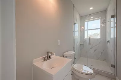 4748 Mallow Street E, Houston, TX 77033 - Photo 39