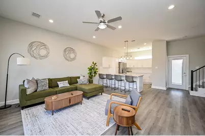 4748 Mallow Street E, Houston, TX 77033 - Photo 9