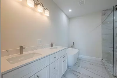 4748 Mallow Street E, Houston, TX 77033 - Photo 35