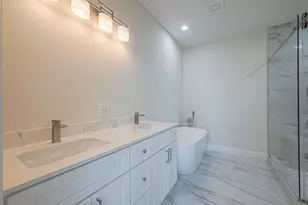 4748 Mallow Street E, Houston, TX 77033 - Photo 35