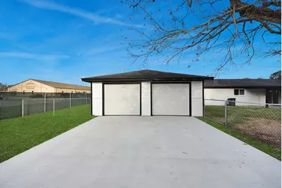 101 Talisman Street, Lake Jackson, TX 77566 - Photo 3