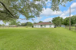 1624 Texas Ave, League City, TX 77573 - Photo 5
