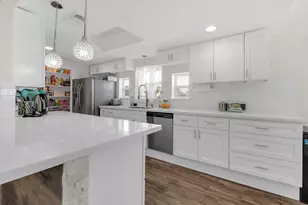 1624 Texas Ave, League City, TX 77573 - Photo 9