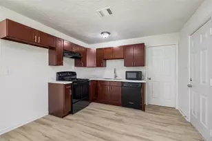 5915 Beldart St, Houston, TX 77033 - Photo 3