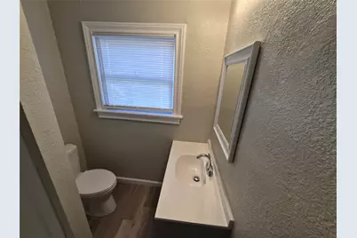 805 17th Ave N W, Texas City, TX 77590 - Photo 5