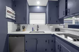 11103 Greenwillow St, Houston, TX 77035 - Photo 17