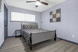 11103 Greenwillow St, Houston, TX 77035 - Photo 13