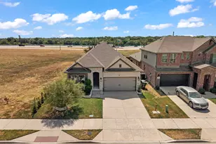 102 Camelia St, Garland, TX 75043 - Photo 3