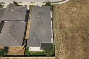 102 Camelia St, Garland, TX 75043 - Photo 45