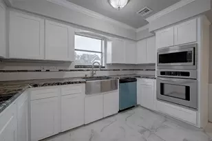 919 Mockingbird Way, Sugar Land, TX 77478 - Photo 9