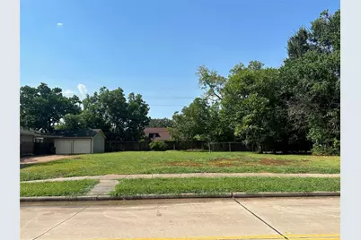 611 Lakeview Drive, Sugar Land, TX 77498 - Photo 1