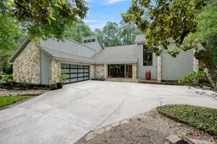 4 Coralvine Ct, The Woodlands, TX 77380 - Photo 1