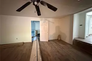 915 W Lewis St, Conroe, TX 77301 - Photo 3