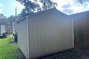 918 Maple St, Clute, TX 77531 - Photo 17