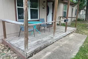 918 Maple St, Clute, TX 77531 - Photo 3