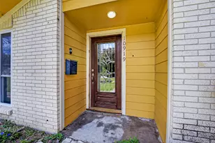 10919 Lockgate Ln, Houston, TX 77048 - Photo 3