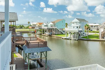 325 Admiral Circle, Tiki Island, TX 77554 - Photo 9