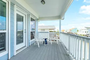 325 Admiral Cir, Tiki Island, TX 77554 - Photo 7