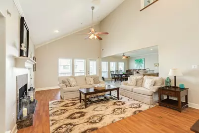 325 Admiral Circle, Tiki Island, TX 77554 - Photo 13