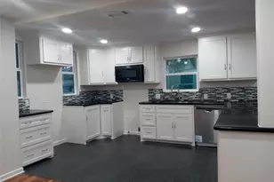 1019 E 32nd St, Houston, TX 77022 - Photo 11