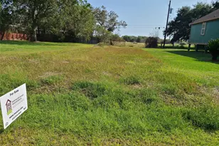 6715 Hawthorne, Hitchcock, TX 77563 - Photo 1