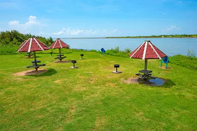 514 Texas Street, Surfside Beach, TX 77541 - Photo 31
