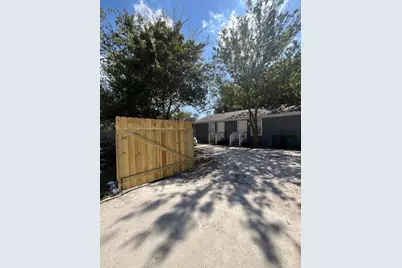 5142 Higgins Street #B, Houston, TX 77033 - Photo 9