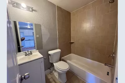 5142 Higgins Street #B, Houston, TX 77033 - Photo 7