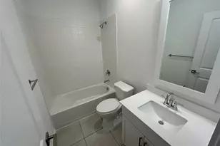 7811 Jade Crst Dr, Angleton, TX 77515 - Photo 11