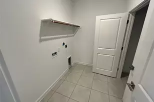 7811 Jade Crst Dr, Angleton, TX 77515 - Photo 13