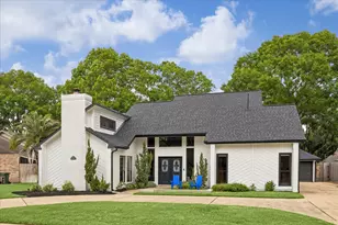 823 Millpond Dr, Sugar Land, TX 77498 - Photo 1