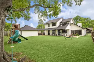 823 Millpond Dr, Sugar Land, TX 77498 - Photo 3