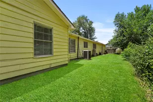 2702 McKinney Rd, Baytown, TX 77520 - Photo 17