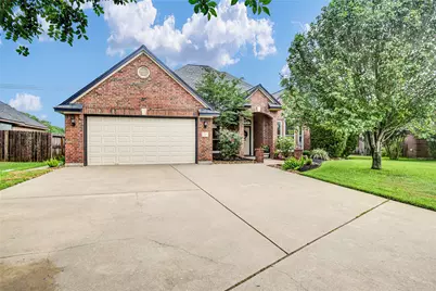 123 Jamestown Avenue, Clute, TX 77531 - Photo 1